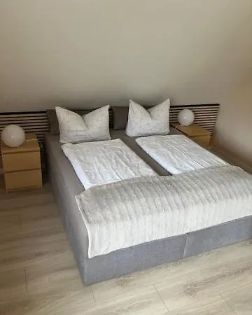 Appartement Waldhoehe -sonniger Balkon-boxspringbett-ladestation E-auto